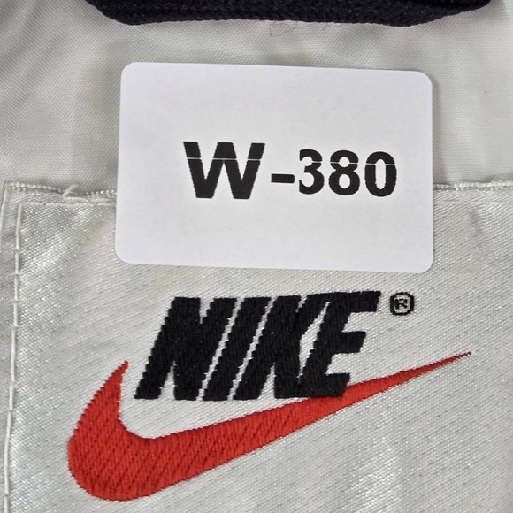 VINTAGE Nike Women Jacket M White Windbreaker Embroidered Big Swoosh Logo Y2K - Picture 2 of 14